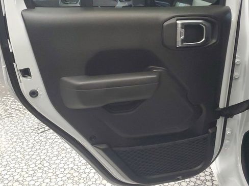 Used 2025 Jeep Wrangler Sport image 15