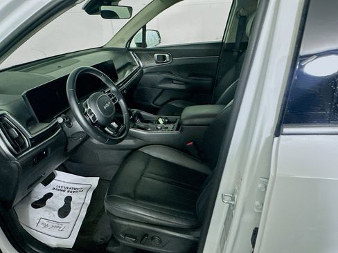 Used 2024 Kia Sorento S image 13