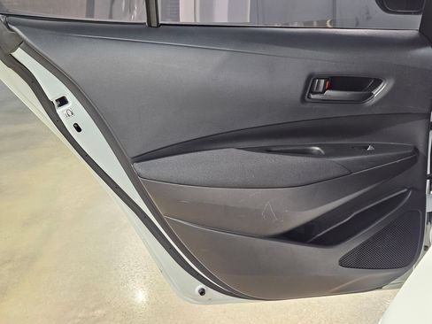 Used 2022 Toyota Corolla LE FWD image 32