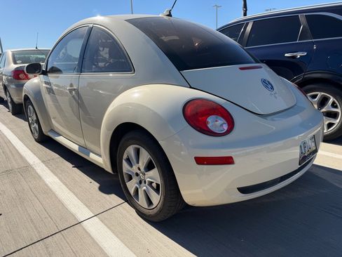 Used 2009 Volkswagen Beetle Coupe image 3