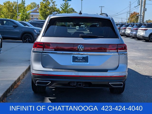 Used 2024 Volkswagen Atlas SE w/ Black Wheel Package FWD image 6