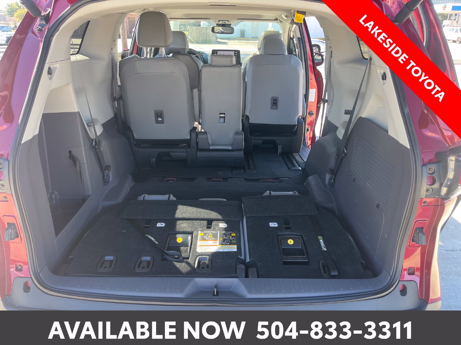 Used 2023 Toyota Sienna XLE FWD image 19