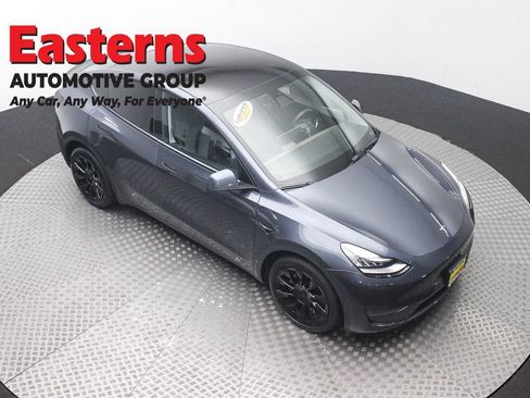 Used 2022 Tesla Model Y Long Range AWD/4WD image 3