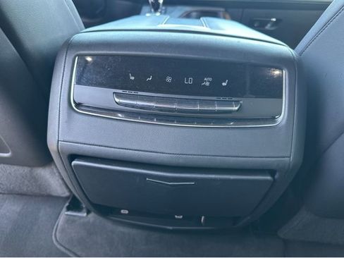 Certified 2022 Cadillac Escalade Premium Luxury image 27