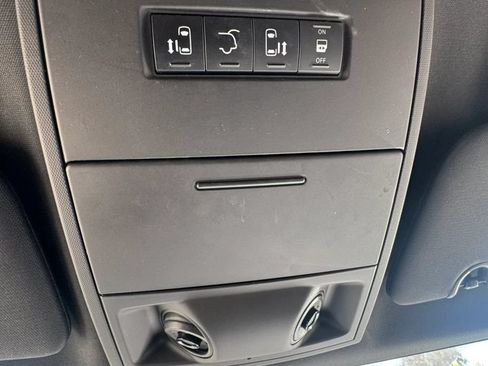 Used 2015 Dodge Grand Caravan SXT FWD image 23