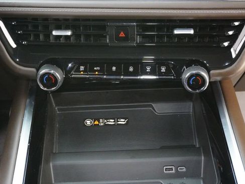 Used 2025 Chevrolet Tahoe LT w/ Comfort Package image 16