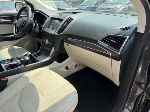 Used 2020 Ford Edge Titanium w/ Equipment Group 301A FWD image 17