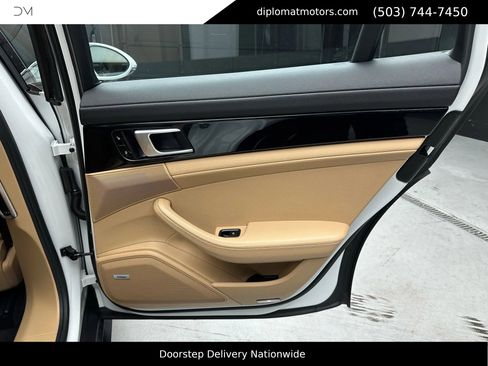 Used 2018 Porsche Panamera 4 image 35