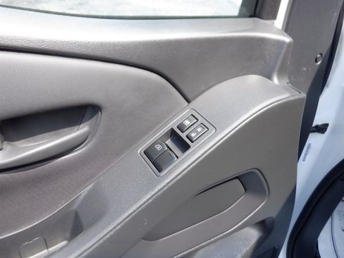 Used 2024 Nissan Frontier S RWD image 10