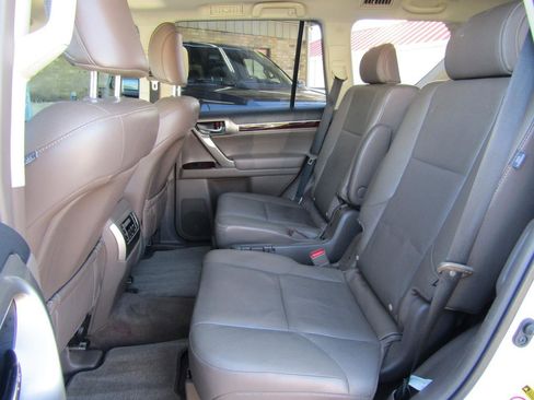 Used 2017 Lexus GX 460 image 10