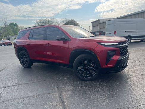 Used 2024 Chevrolet Traverse RS image 2