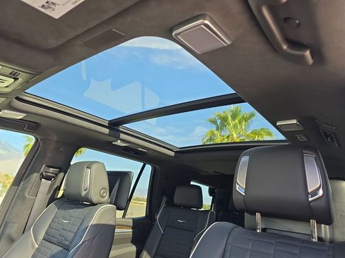 Used 2025 Cadillac Escalade Sport Platinum w/ LPO, ONYX Package AWD/4WD image 19