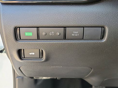 Used 2025 Nissan Sentra SV image 29