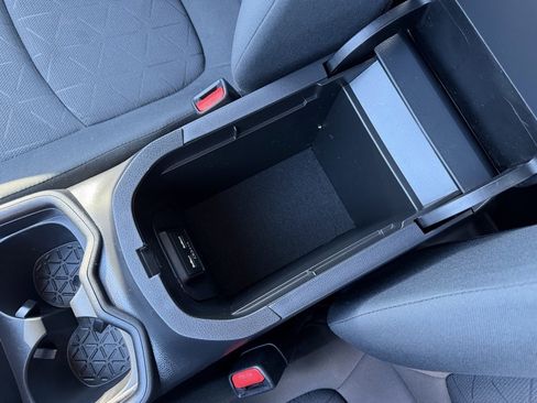 Used 2021 Toyota RAV4 XLE image 27