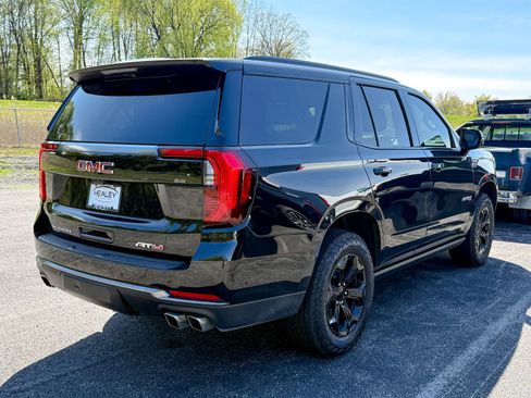 Used 2025 GMC Yukon AT4 w/ AT4 Premium Package AWD/4WD image 7