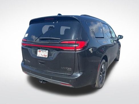 New 2026 Chrysler Pacifica Limited w/ S Appearance Package AWD/4WD image 4