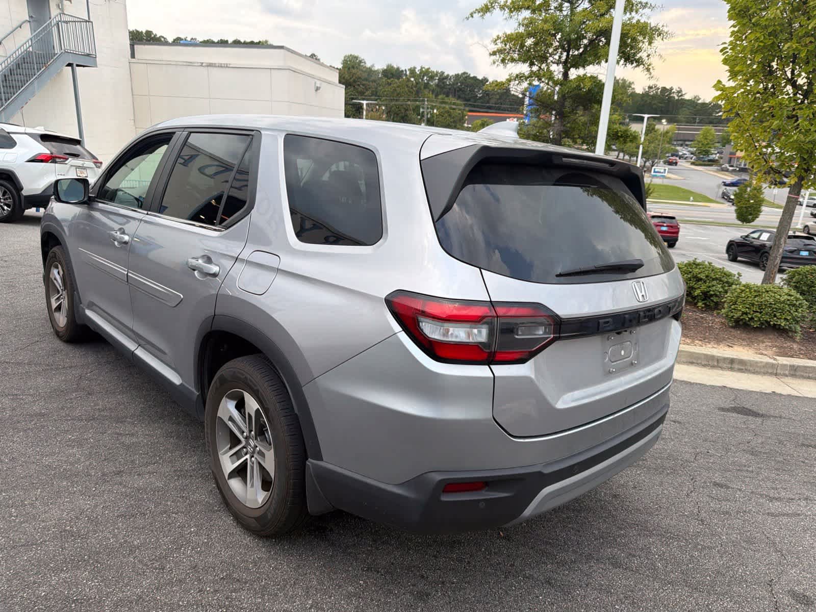 Certified 2025 Honda Pilot EX-L image 9