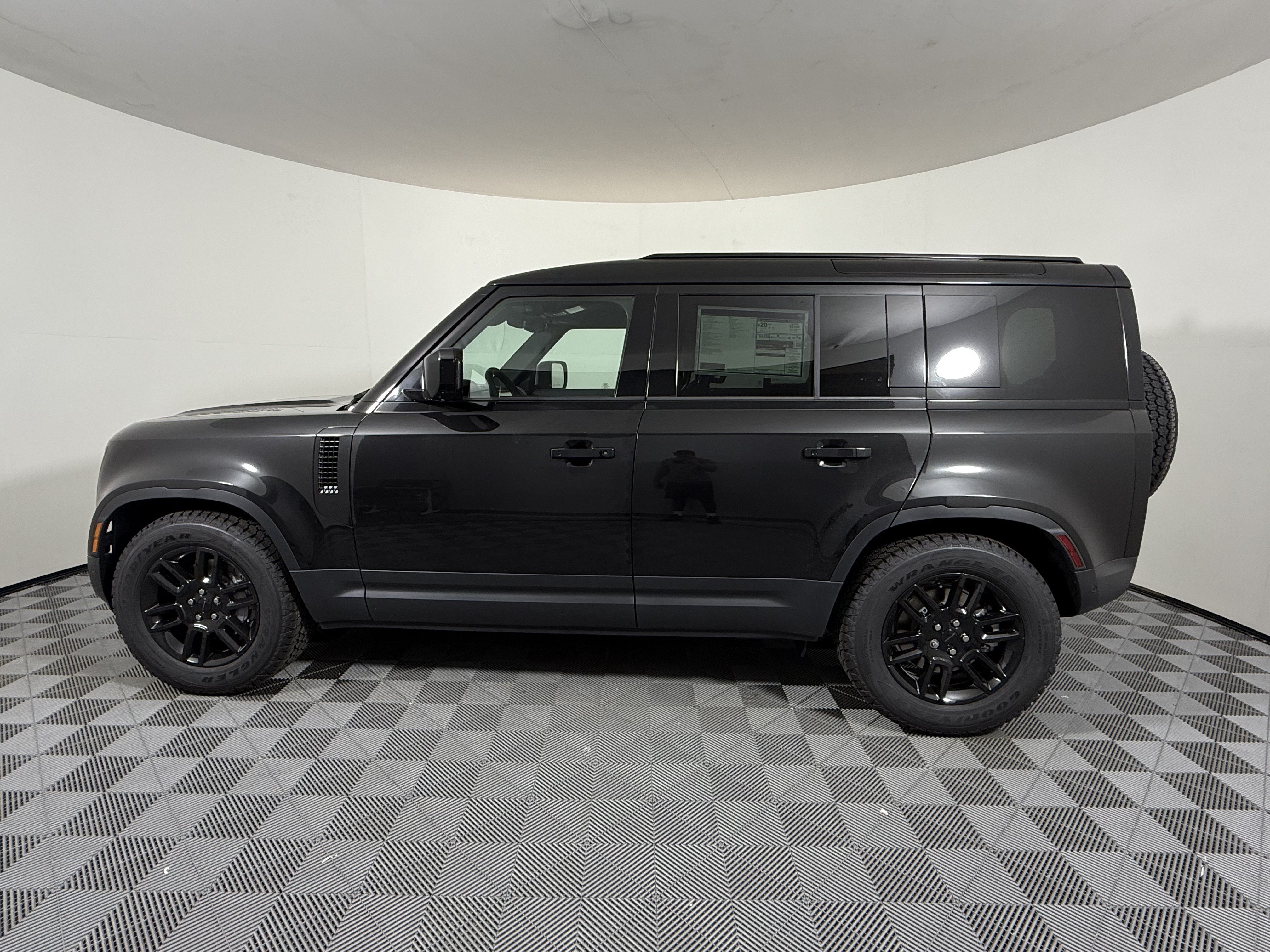 New 2026 Land Rover Defender 110 S AWD/4WD image 2