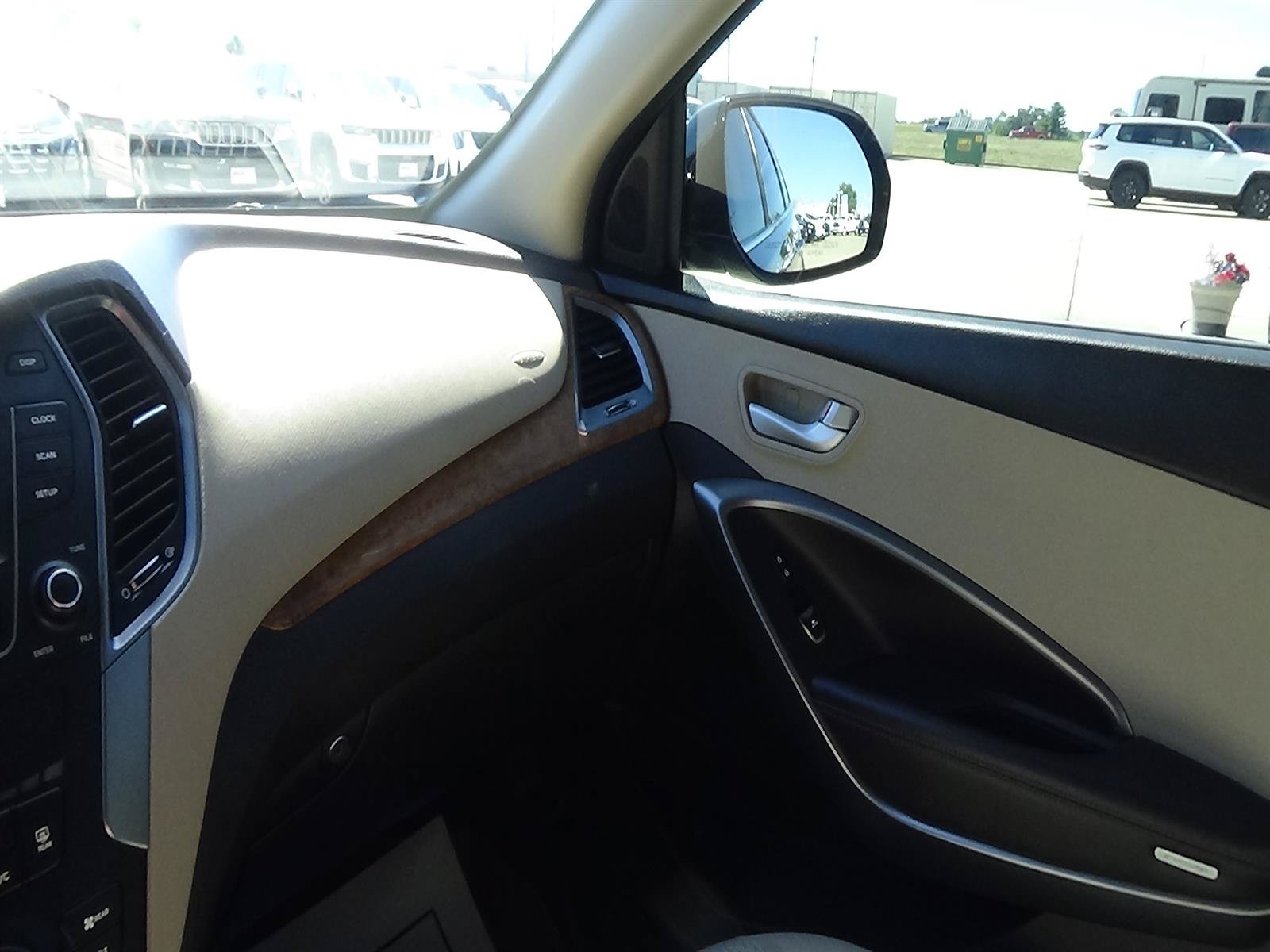 Used 2016 Hyundai Santa Fe SE FWD image 26