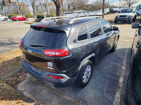 Used 2017 Jeep Cherokee Latitude w/ Comfort/Convenience Group image 8