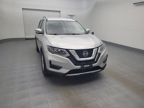 Used 2018 Nissan Rogue SV image 14
