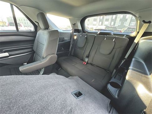 Used 2021 Ford Explorer XLT image 23