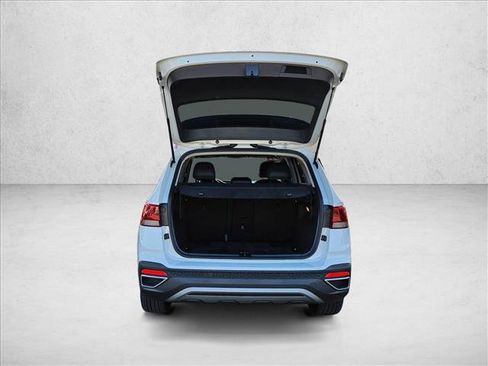 Used 2022 Volkswagen Taos SE FWD image 6
