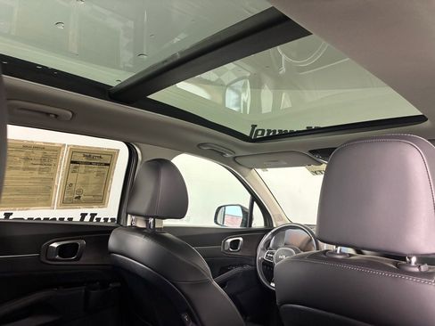 Used 2025 Kia Sorento SX image 34