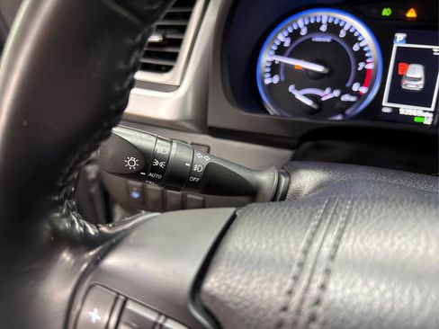 Used 2017 Toyota Highlander AWD V6 image 27