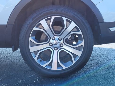 Used 2018 Ford Explorer Platinum AWD/4WD image 10