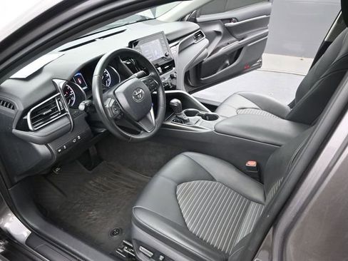 Used 2023 Toyota Camry SE image 6