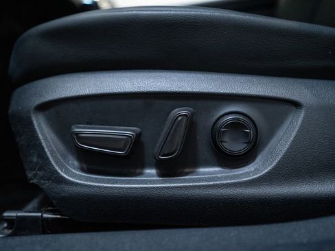 Certified 2020 Toyota Camry SE image 21