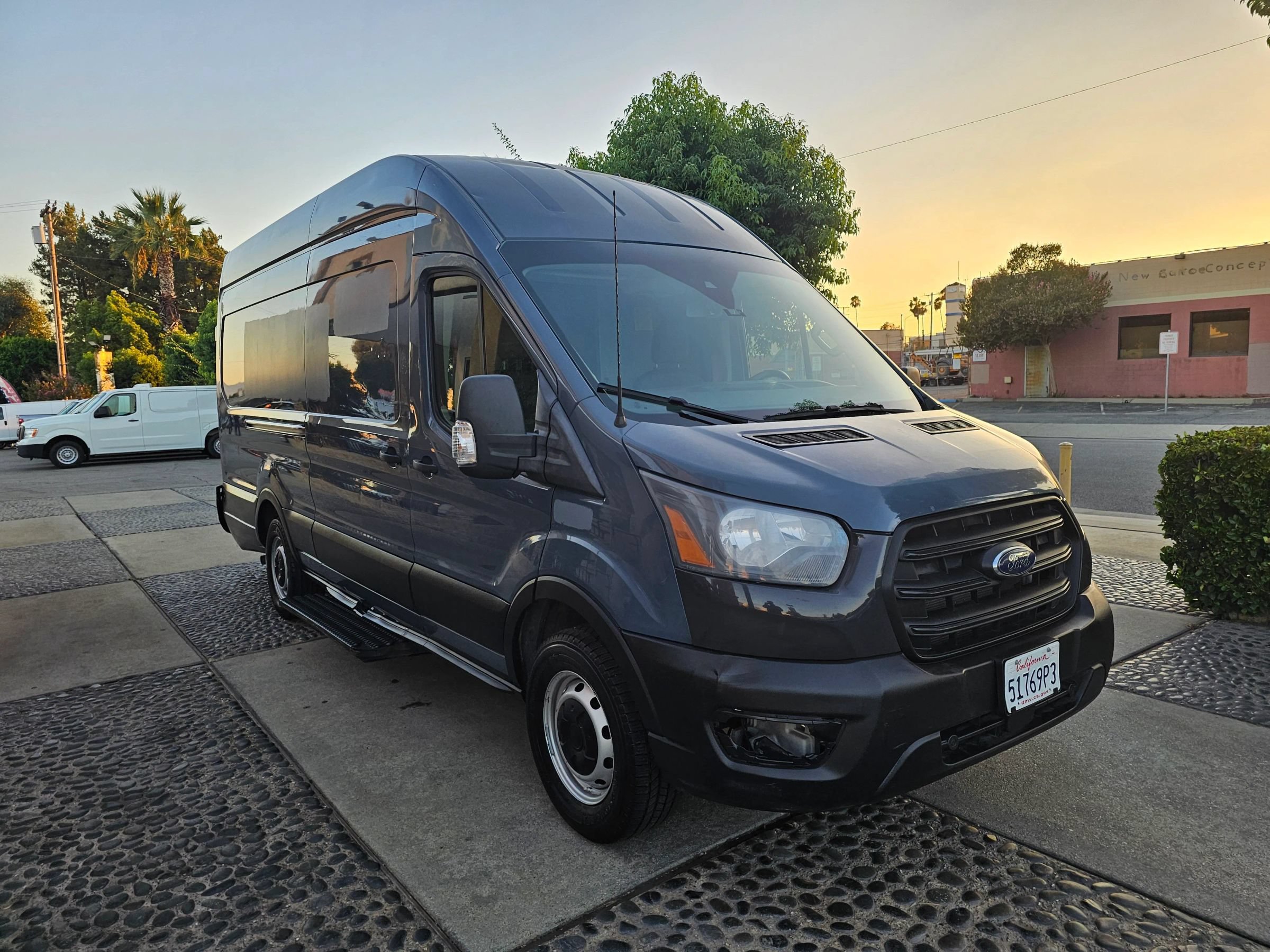 Used 2020 Ford Transit 250 148 High Roof Extended RWD image 3