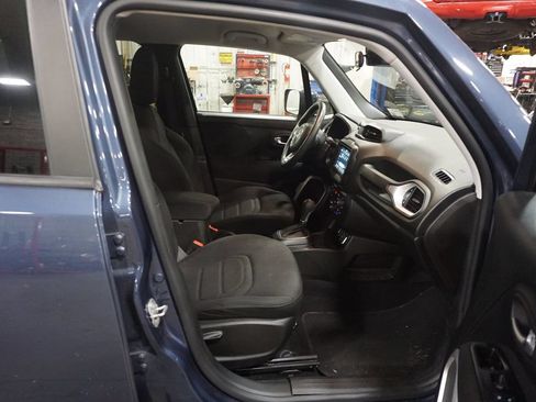 Used 2021 Jeep Renegade Latitude FWD image 15
