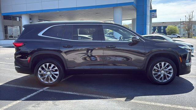 Used 2025 Buick Enclave Preferred FWD image 8