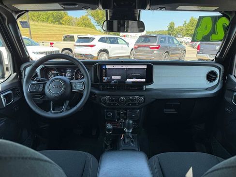 Used 2024 Jeep Wrangler Willys image 21