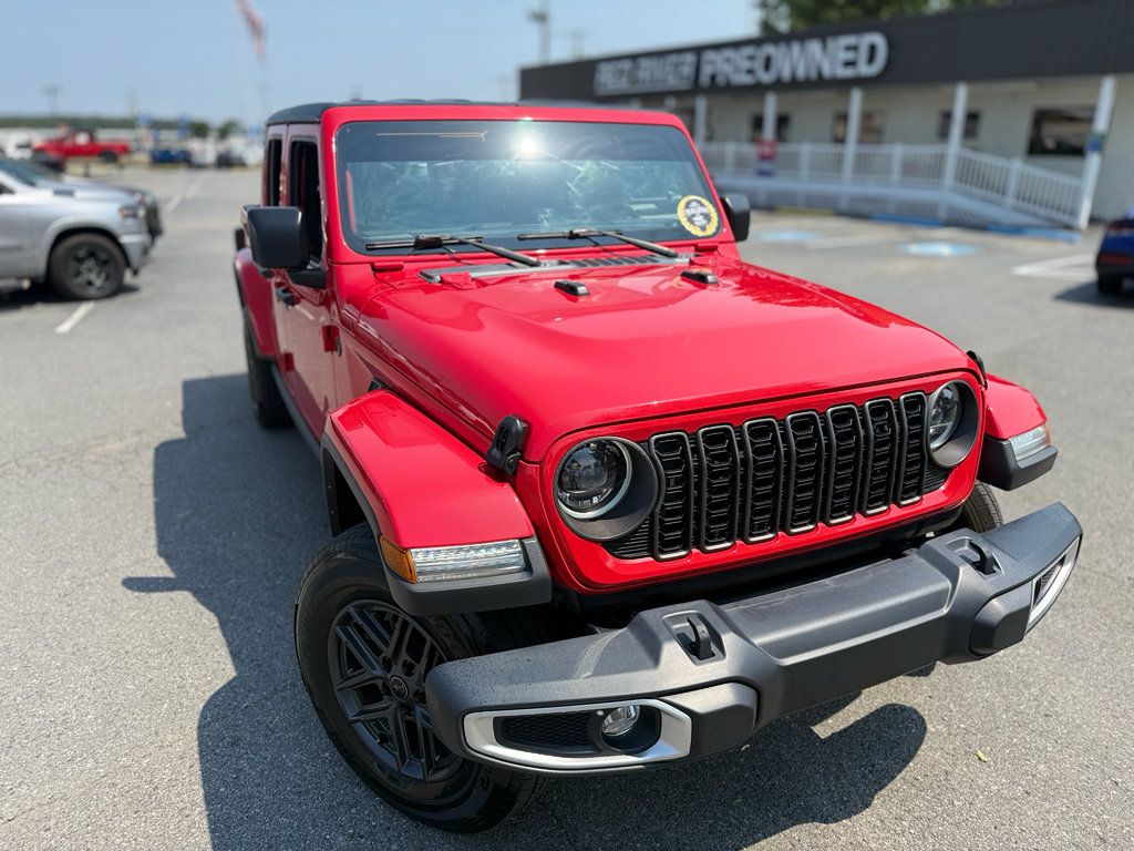 Used 2024 Jeep Gladiator Sport AWD/4WD image 13