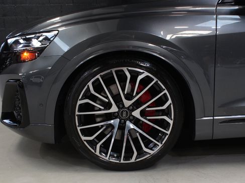 Used 2024 Audi SQ8 Prestige AWD/4WD image 4