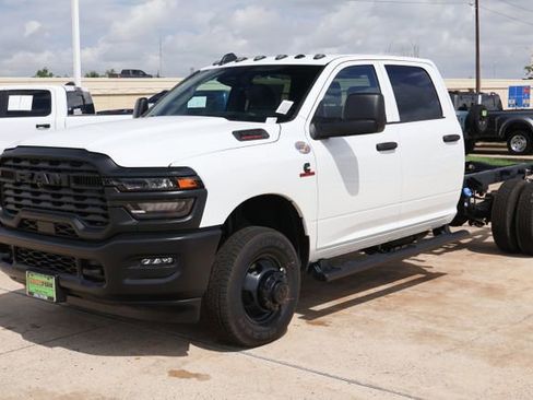 New 2026 RAM 3500 2WD Crew Cab DRW image 3