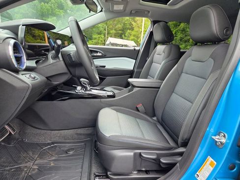 New 2026 Chevrolet Trax LT w/ Sunroof Package FWD image 9
