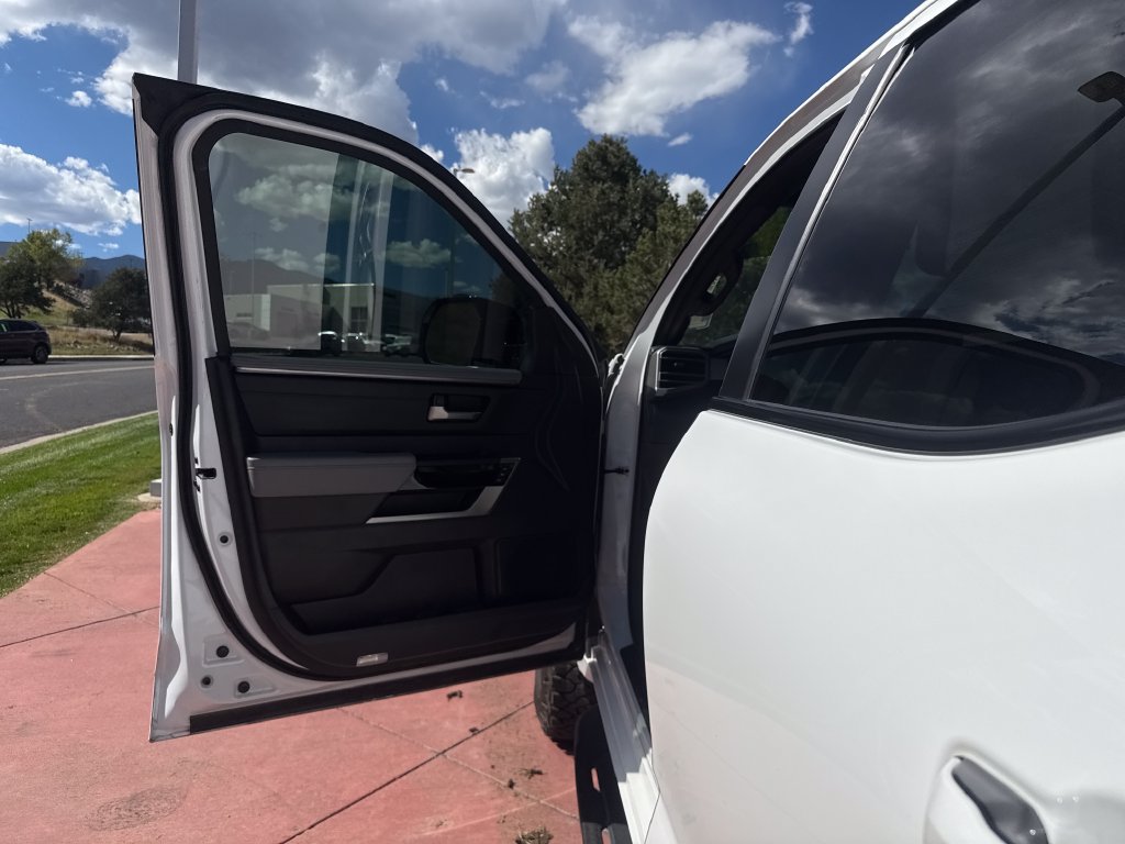 Used 2025 Toyota Tundra Limited AWD/4WD image 9