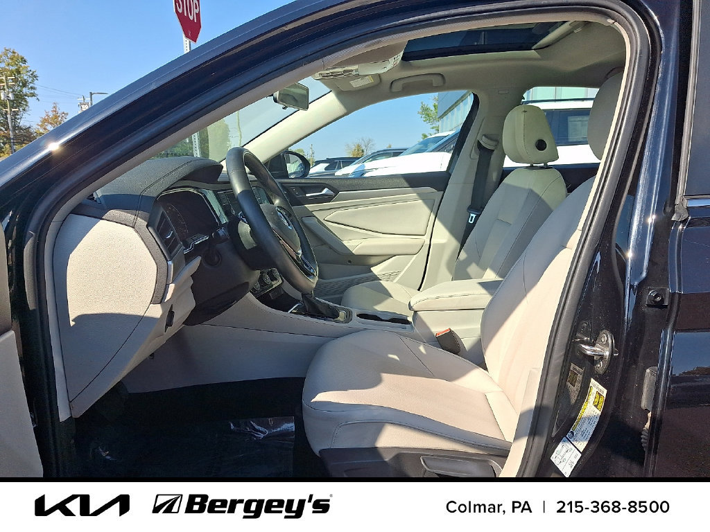 Used 2020 Volkswagen Jetta SE w/ SE Cold Weather Package FWD image 15