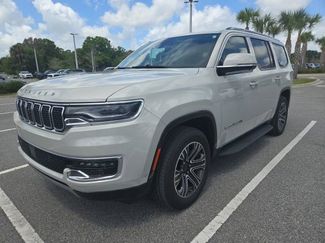 Used 2022 Jeep Wagoneer Series III w/ Convenience Group I video 1