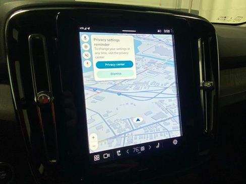 Used 2025 Volvo XC40 B5 Core image 19