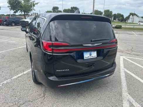 New 2025 Chrysler Pacifica Select w/ Uconnect Theater Family Group image 26