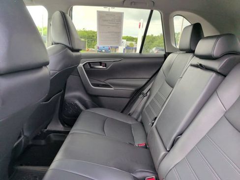 Used 2022 Toyota RAV4 XLE Premium FWD image 31