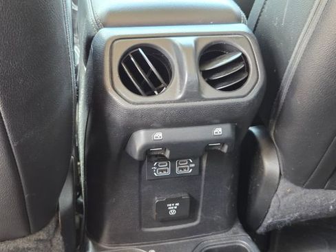 Used 2020 Jeep Gladiator Overland AWD/4WD image 12