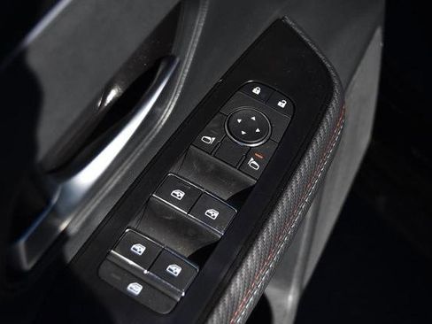 New 2025 Nissan Kicks SR image 9