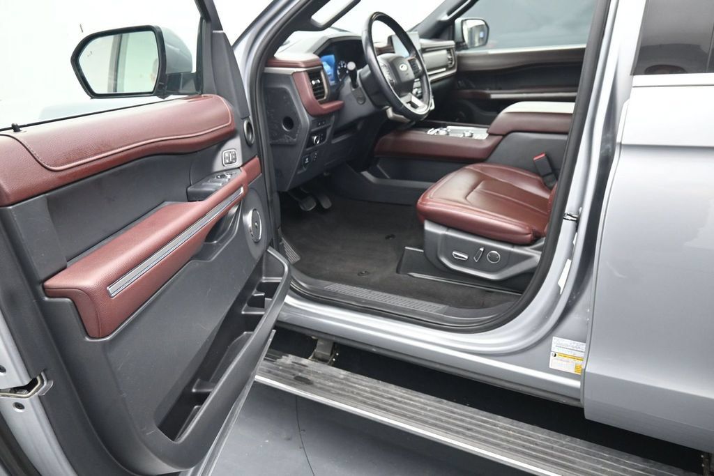 Used 2024 Ford Expedition Limited AWD/4WD image 15