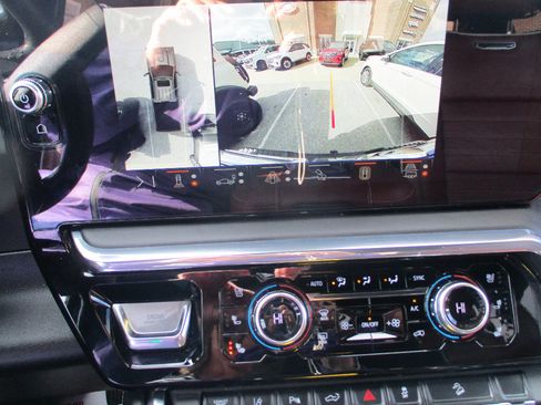 Used 2025 GMC Sierra 2500 Denali Ultimate image 6